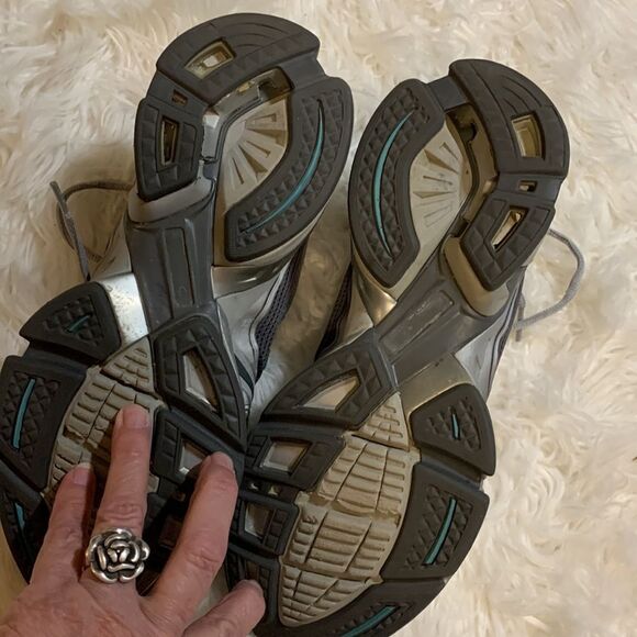 Under Armour size 12 ladies performance walker sneakers - Picture 4 of 9